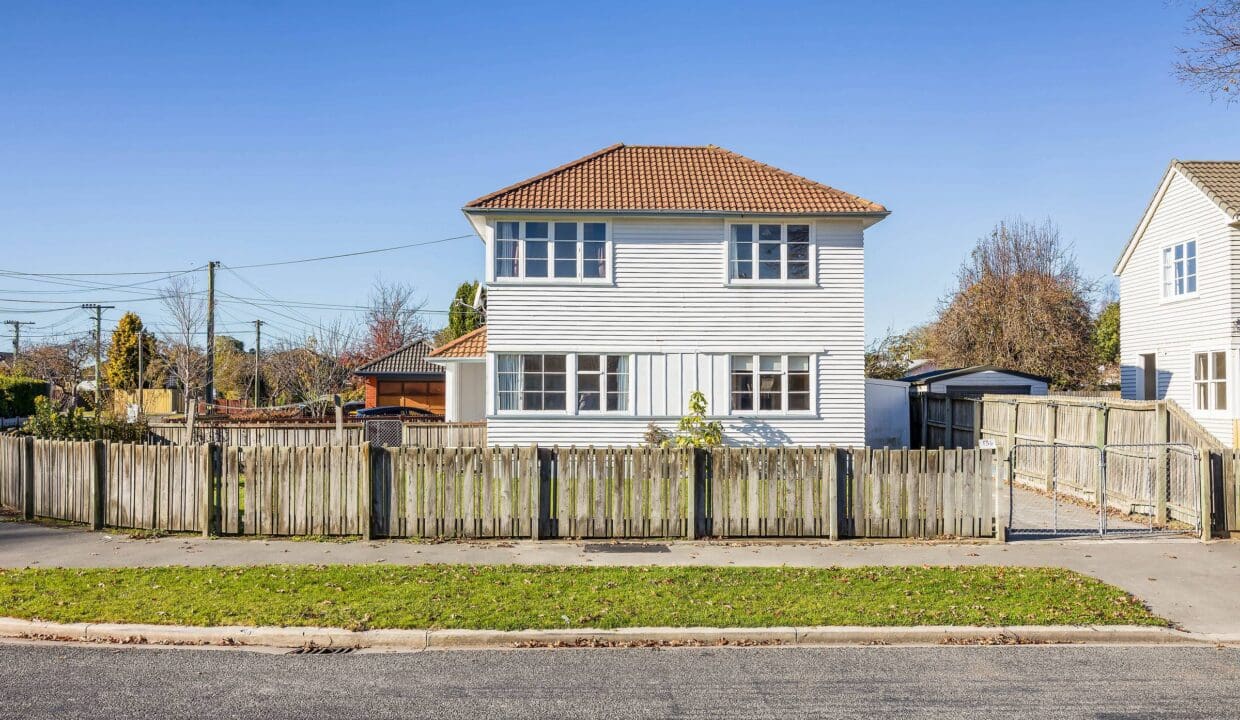 148889085__1747955370-27183-136EmmettSt2