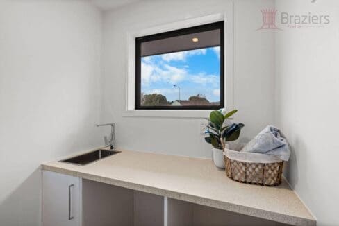 161939234__1756866299-161939234__1756866267-64071-214HENDERSON33