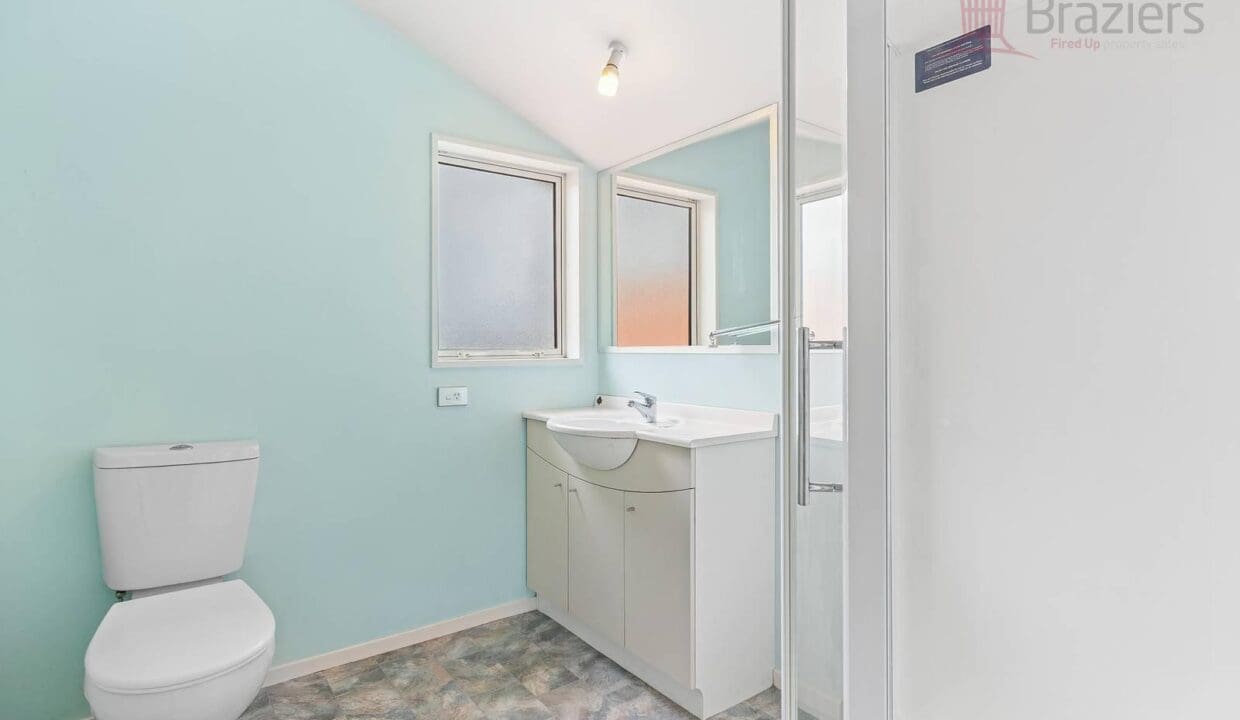 164879637__1758665826-164879637__1758662676-8532-5HALLIWELL20