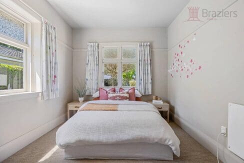 173356132__1762395705-173356132__1762380230-14090-NichollsSt549