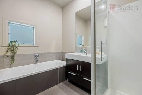 173356285__1762395705-173356285__1762380244-27303-NichollsSt5412