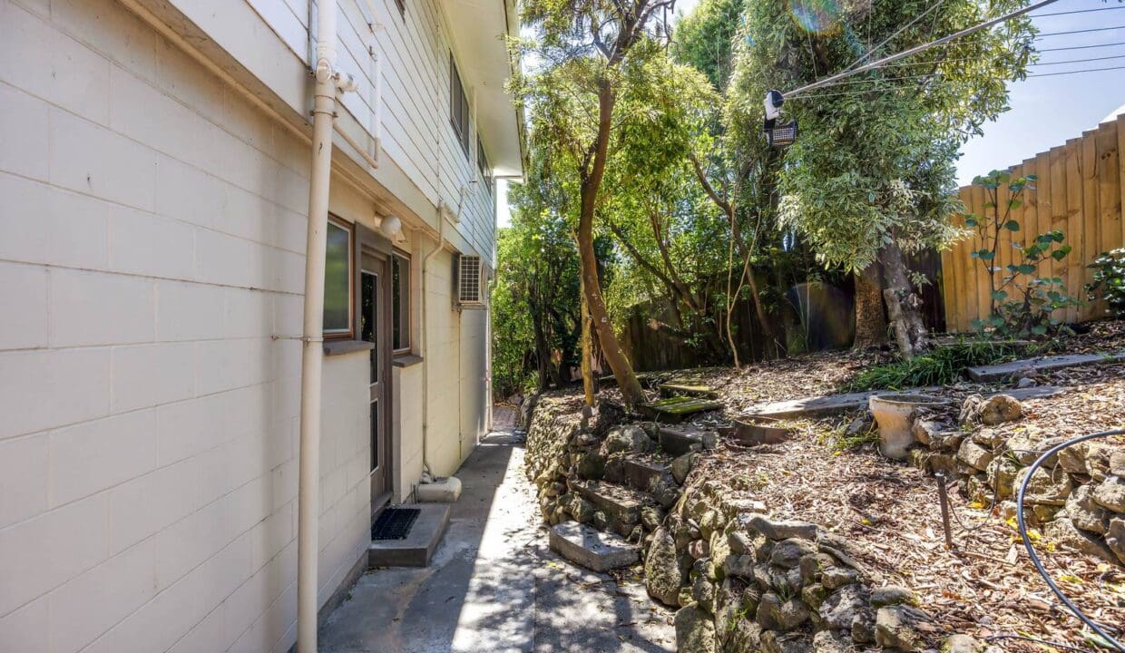 1763419582-23-CannonHillCres224A6