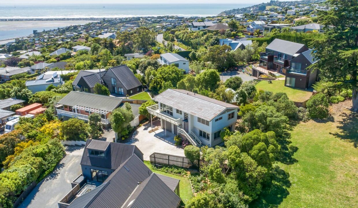 1763419582-24-CannonHillCres224A9