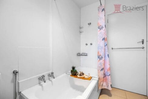 1763683888-18-2-41NASEBY9