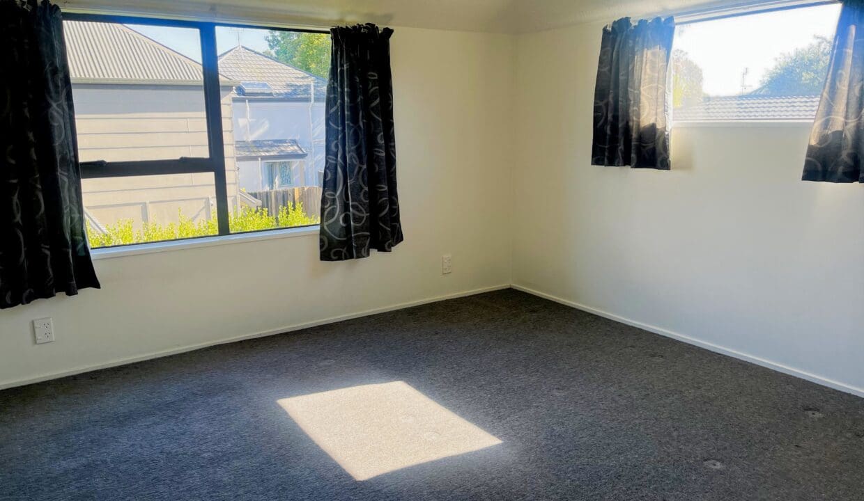 181080366__1766446174-35946-Bedroom1for3-15DraperStreetAE