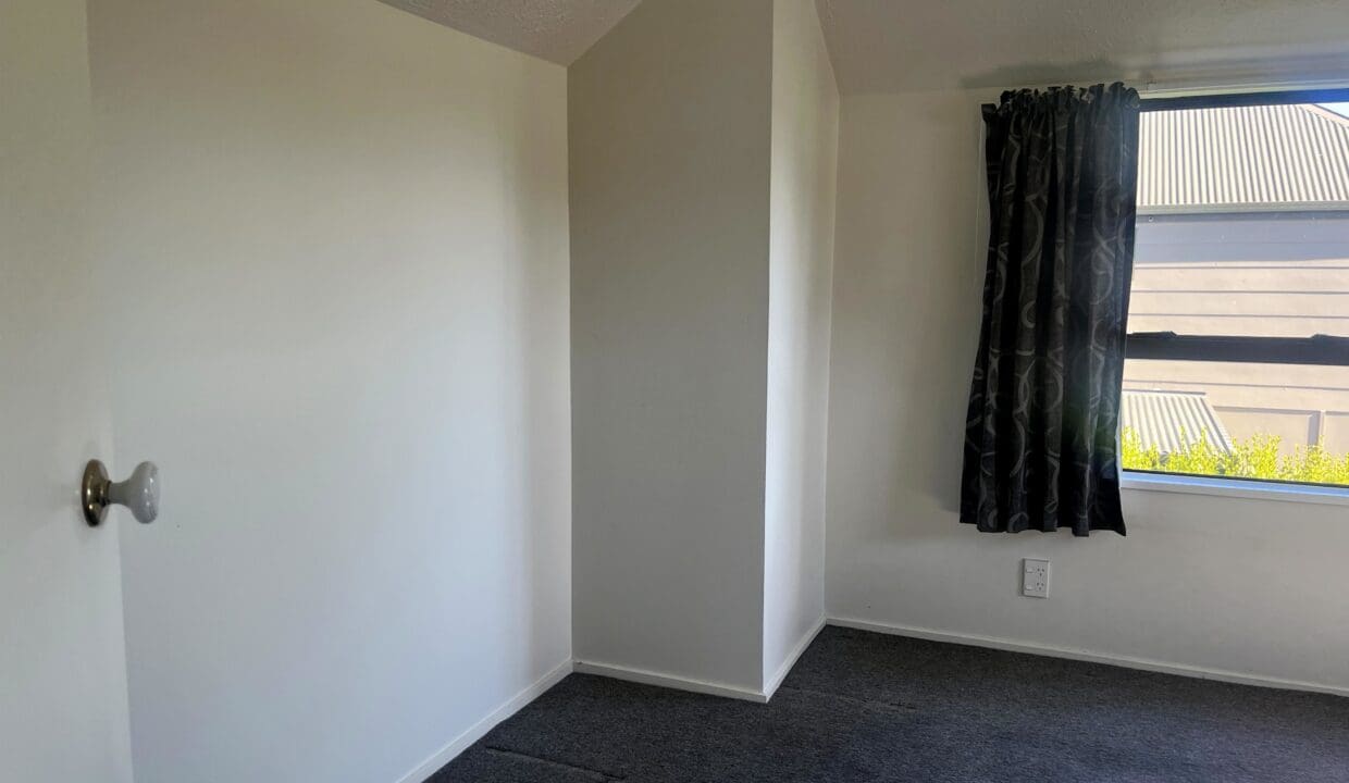 181080367__1766446176-36083-Bedroom1for3-15DraperStreetPic2AE