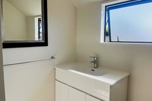 181080370__1766446180-23702-3-15DraperStreetRichmondBathroomAE