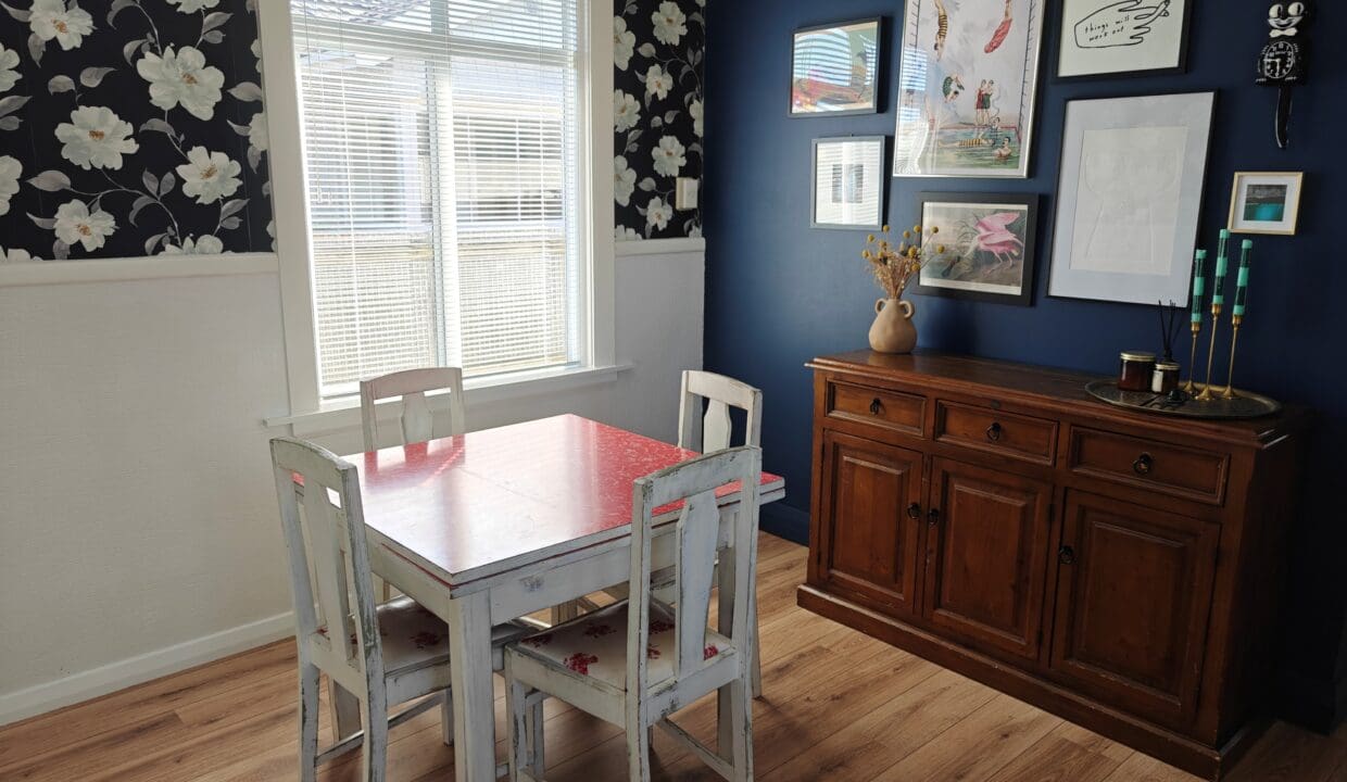 185496118__1770160061-37432-Dining