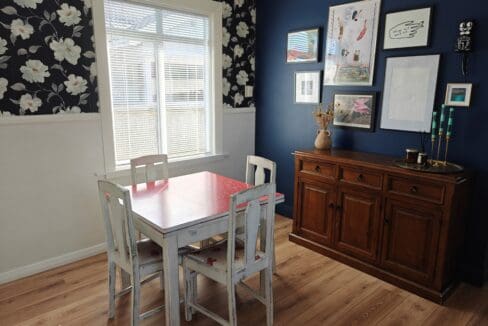 185496118__1770160061-37432-Dining