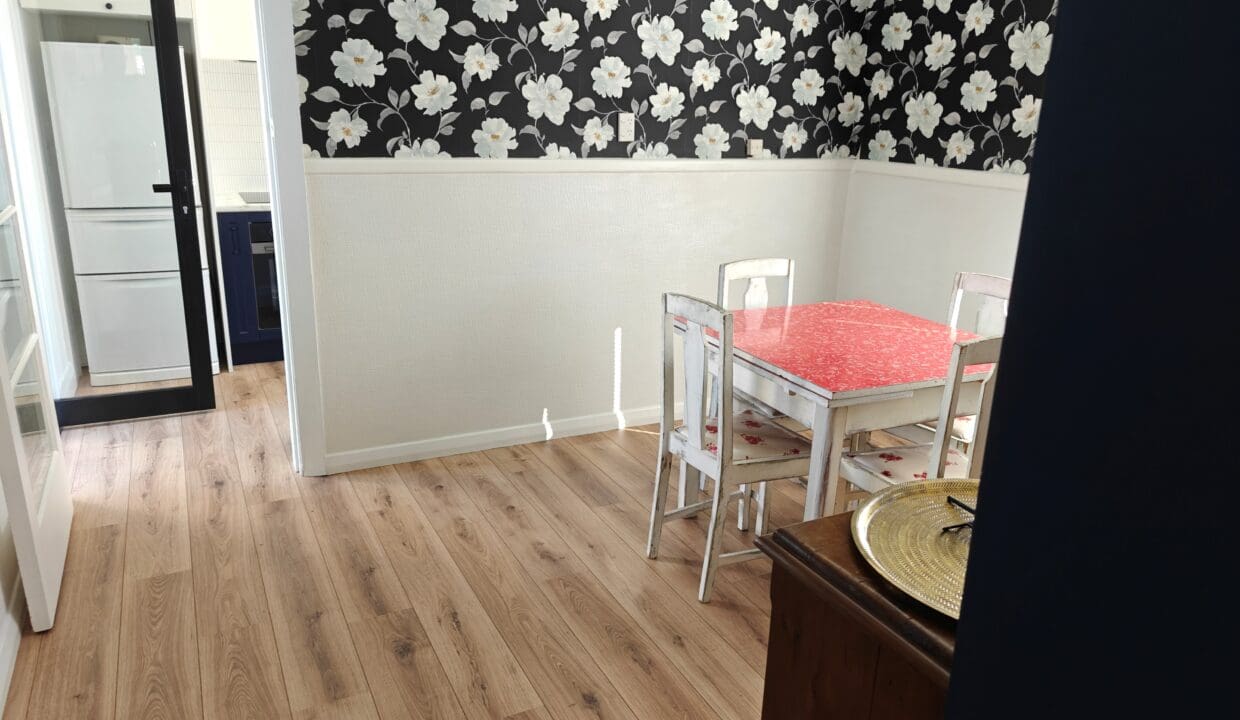 185496202__1770160070-24092-Dining2