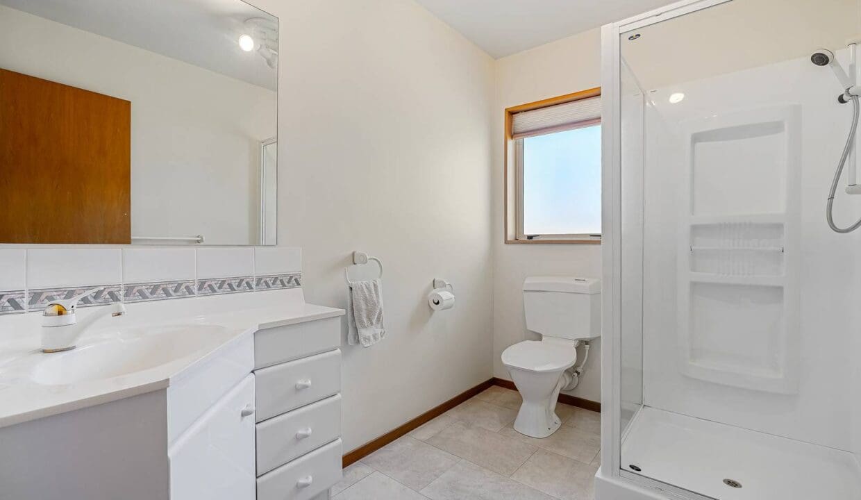 190577633__1772750414-18676-43BClaridgesRd11