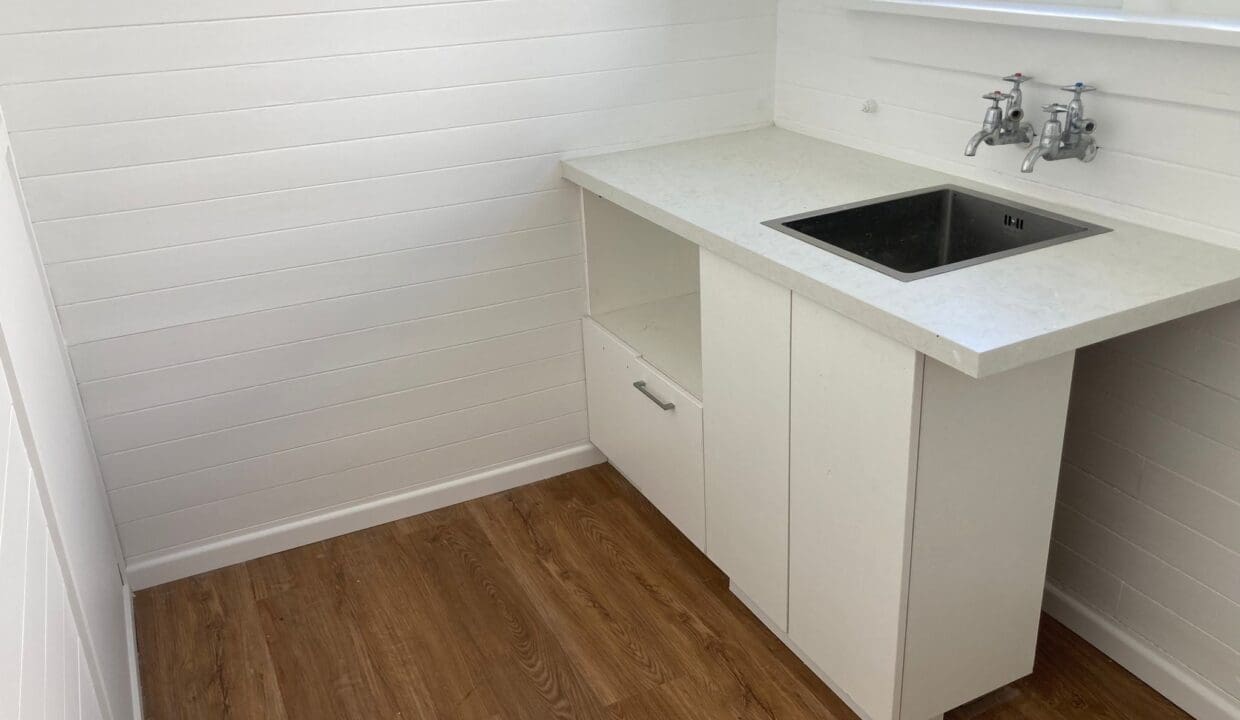 196086639__1775710975-90955-Laundry