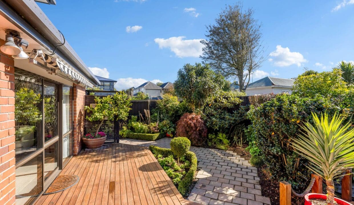 199010161__1777505602-25008-8AFreyberg16