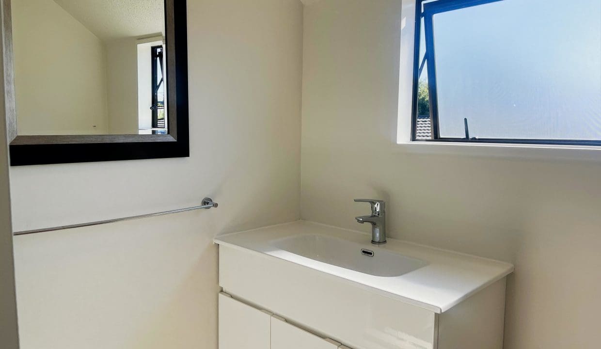 200098153__1778030656-240631-3-15DraperStreetRichmondBathroomAE
