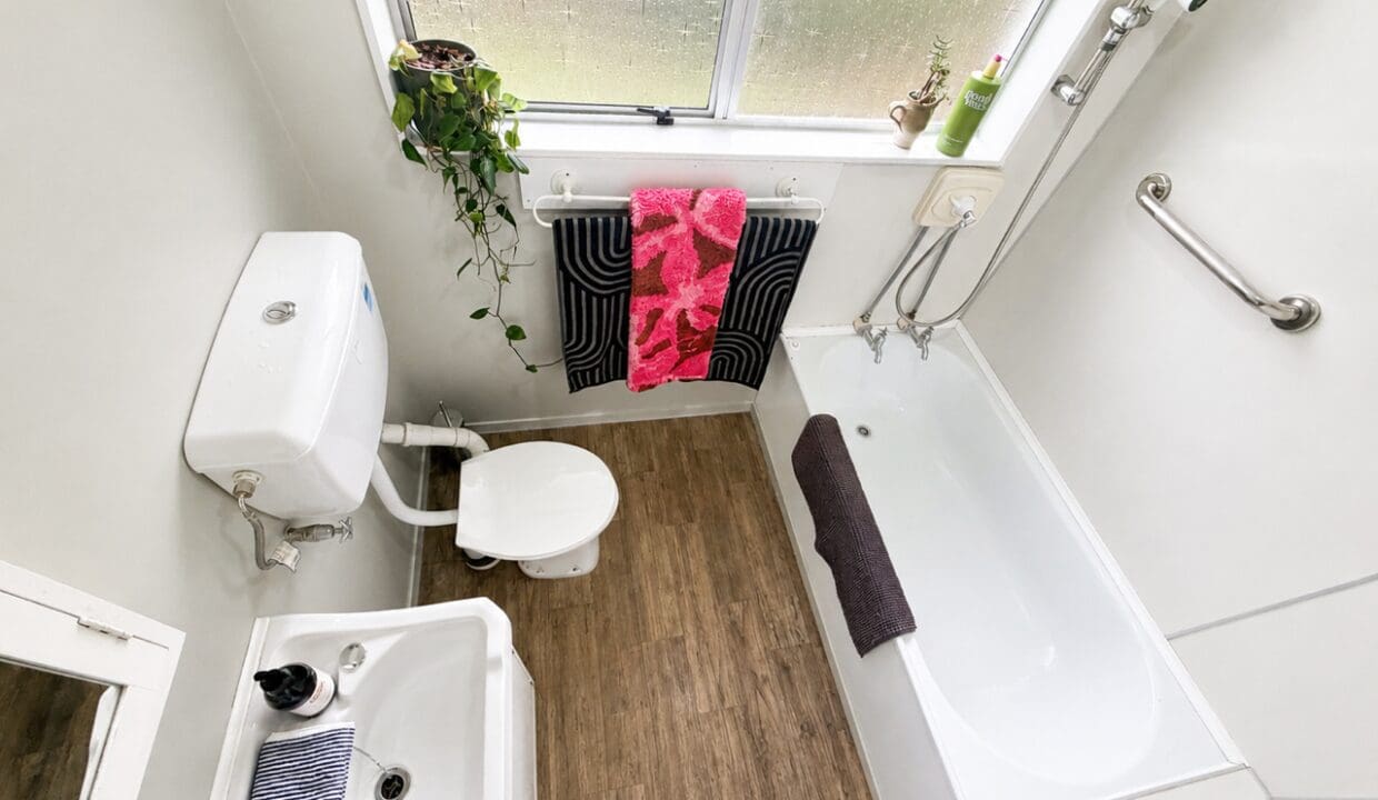 203551917__1779950317-97041-Bathroom2