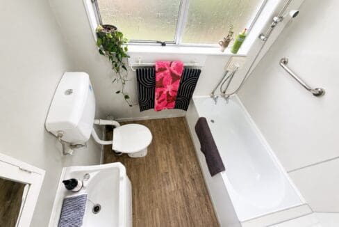 203551917__1779950317-97041-Bathroom2