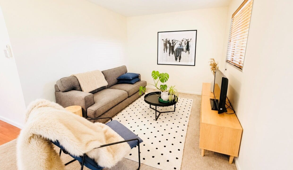 205446855__1781162959-108718-Loungedownstair