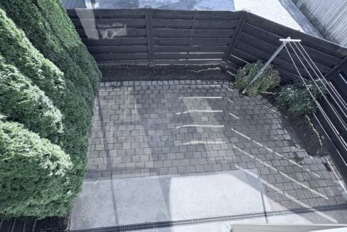 208082512__1782963462-77809-Courtyard-VendorBruce